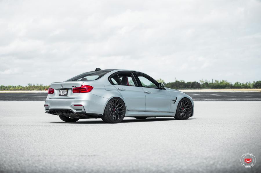  BMW M3 Sedan on Vossen Wheels (S17-01) 2018 года  (фото 26 из 33)